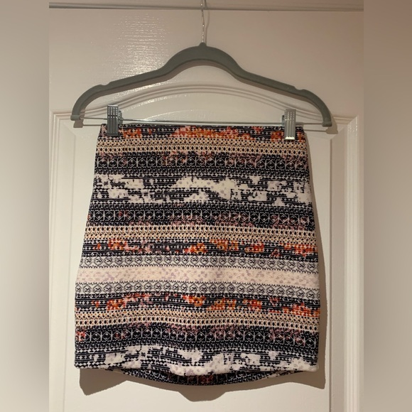 BCBGeneration mini skirt, elastic waistband, Size XS - Picture 1 of 2